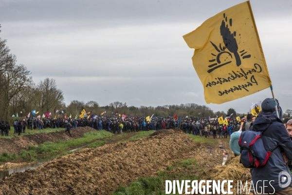 Manifestation organisée contre l inplantation d une méga-bassine à Sainte Soline