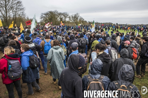 Manifestation organisée contre l inplantation d une méga-bassine à Sainte Soline
