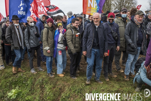 Manifestation organisée contre l inplantation d une méga-bassine à Sainte Soline