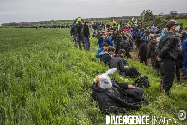 Manifestation organisée contre l inplantation d une méga-bassine à Sainte Soline