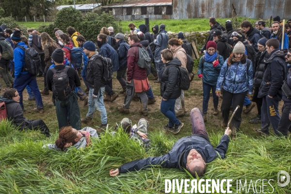 Manifestation organisée contre l inplantation d une méga-bassine à Sainte Soline