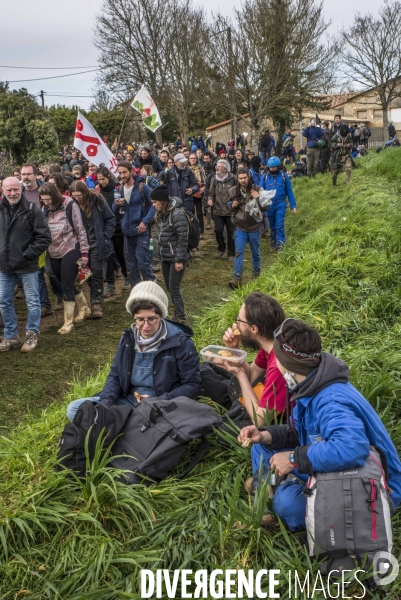 Manifestation organisée contre l inplantation d une méga-bassine à Sainte Soline