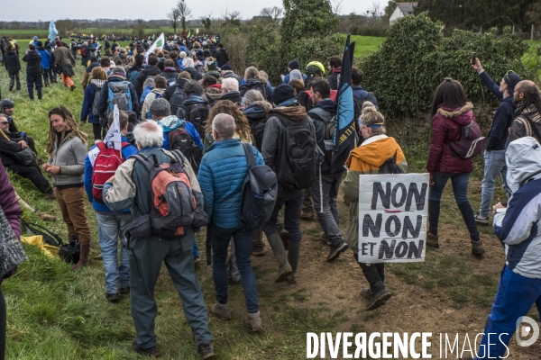 Manifestation organisée contre l inplantation d une méga-bassine à Sainte Soline