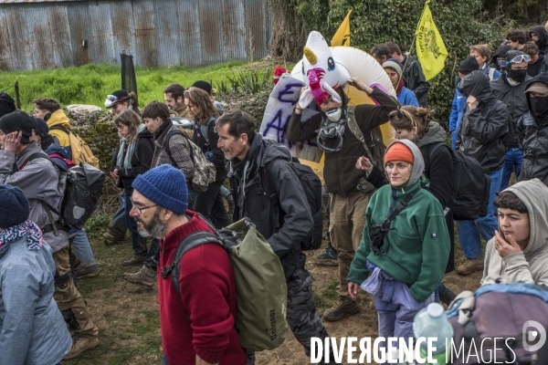 Manifestation organisée contre l inplantation d une méga-bassine à Sainte Soline