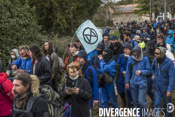 Manifestation organisée contre l inplantation d une méga-bassine à Sainte Soline