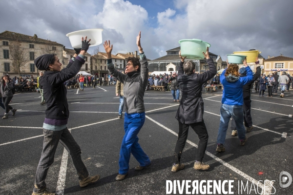 Manifestation organisée contre l inplantation d une méga-bassine à Sainte Soline