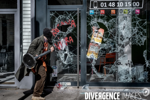 Manifestation contre la réforme des retraites à Lyon : Affronts entre Black Bloc et forces de l ordre.