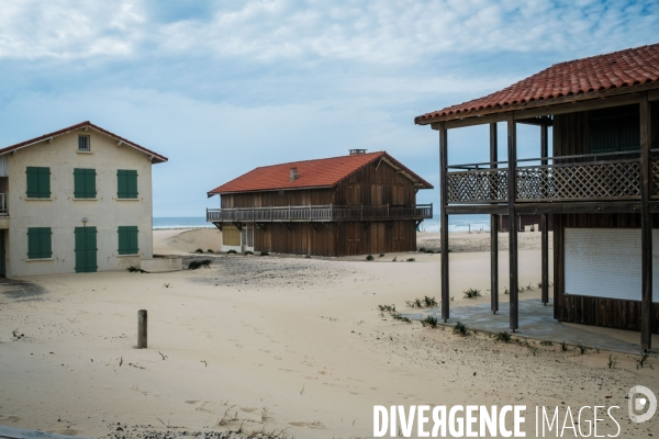 Maison de vacances fermees pendant l hiver en bordure du littoral landais