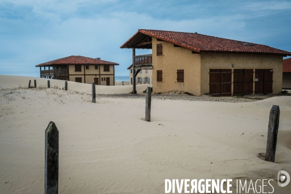 Maison de vacances fermees pendant l hiver en bordure du littoral landais