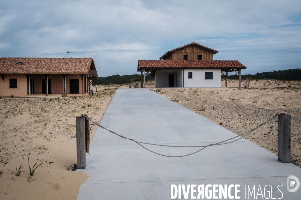 Maison de vacances fermees pendant l hiver en bordure du littoral landais