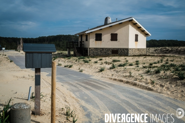 Maison de vacances fermees pendant l hiver en bordure du littoral landais