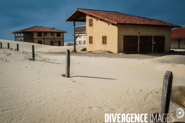 Maison de vacances fermees pendant l hiver en bordure du littoral landais