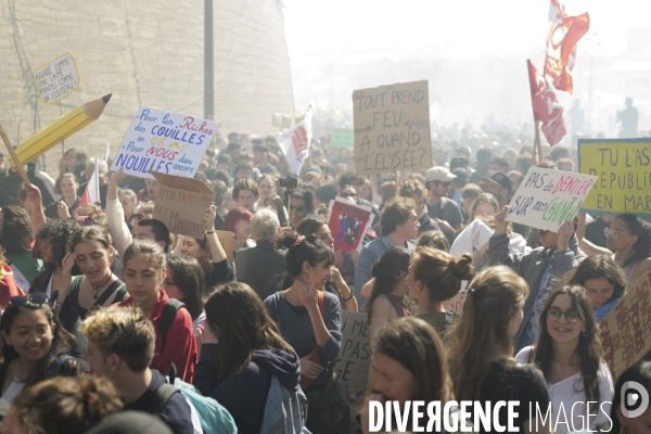 Jeunes lores de la 11eme journée de protestation