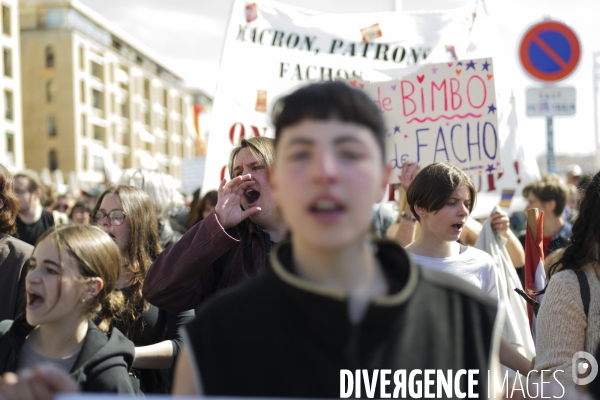 Jeunes lores de la 11eme journée de protestation