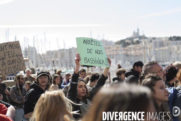 Jeunes lores de la 11eme journée de protestation
