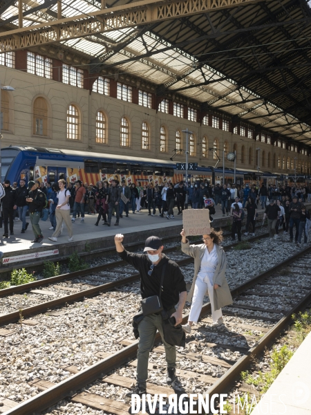 Jeunes lores de la 11eme journée de protestation