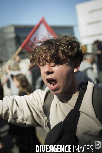Jeunes lores de la 11eme journée de protestation