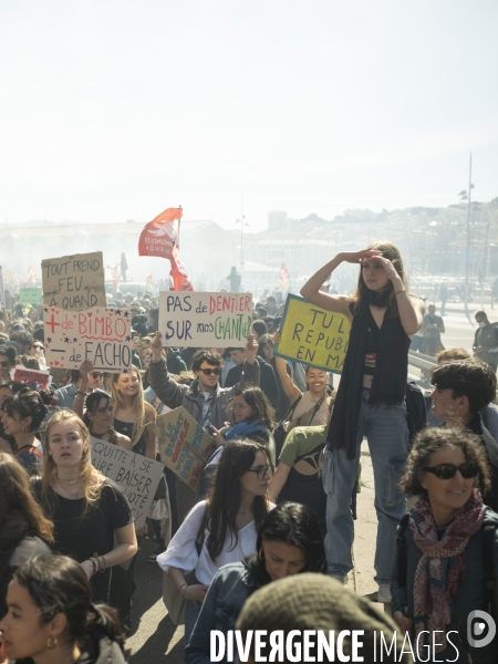 Jeunes lores de la 11eme journée de protestation
