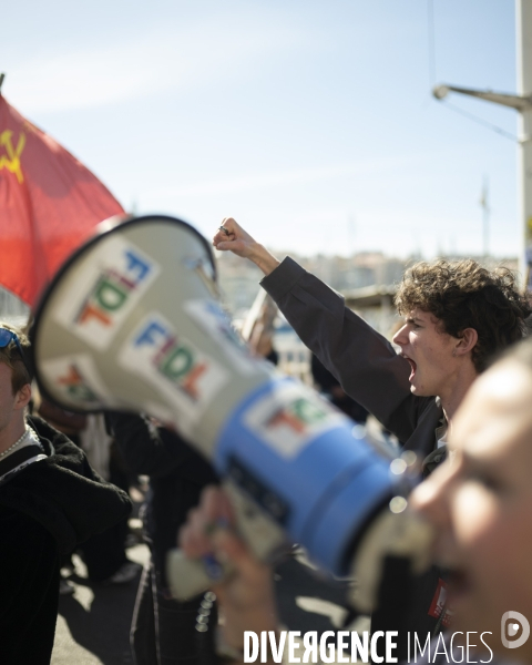 Jeunes lores de la 11eme journée de protestation