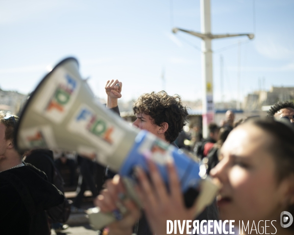 Jeunes lores de la 11eme journée de protestation