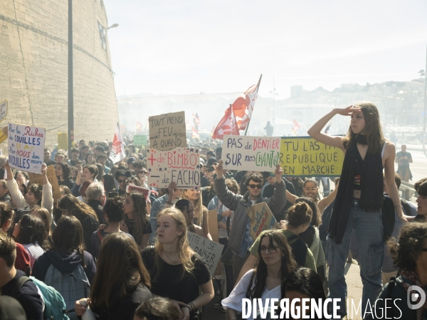 Jeunes lores de la 11eme journée de protestation