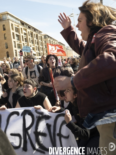 Jeunes lores de la 11eme journée de protestation