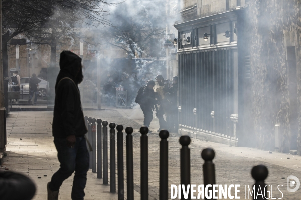 Une manifestation sauvage à la fin de la 10 ème manifestation unitaire contre la réforme des retraites s élance dans les rues de Bordeaux.