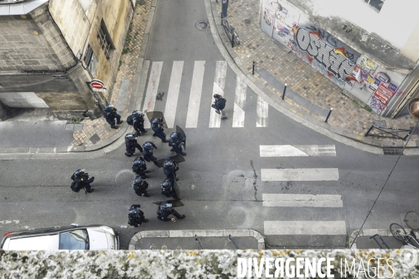 Une manifestation sauvage à la fin de la 10 ème manifestation unitaire contre la réforme des retraites s élance dans les rues de Bordeaux.