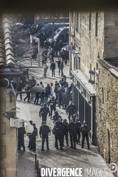 Une manifestation sauvage à la fin de la 10 ème manifestation unitaire contre la réforme des retraites s élance dans les rues de Bordeaux.