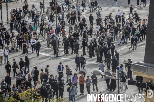 Une manifestation sauvage à la fin de la 10 ème manifestation unitaire contre la réforme des retraites s élance dans les rues de Bordeaux.