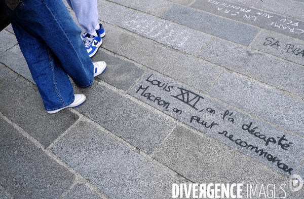 Reforme des retraites : des tags sur les pavés de la place de la Bastille