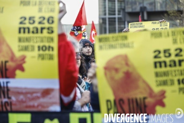 Rassemblement devant toutes les préfectures de France à l appel des Soulèvements de la terre contre la violence à Sainte-soline