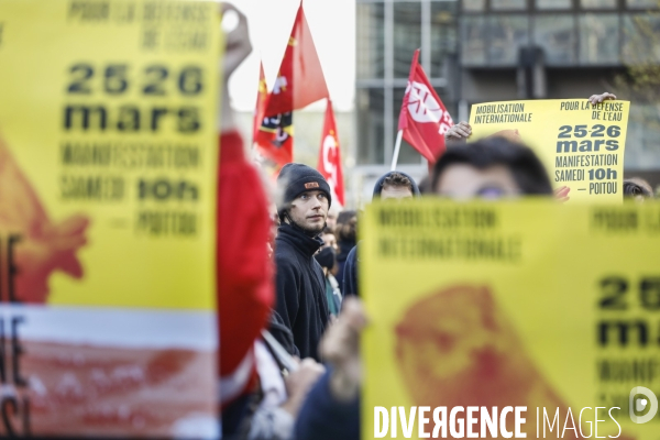 Rassemblement devant toutes les préfectures de France à l appel des Soulèvements de la terre contre la violence à Sainte-soline