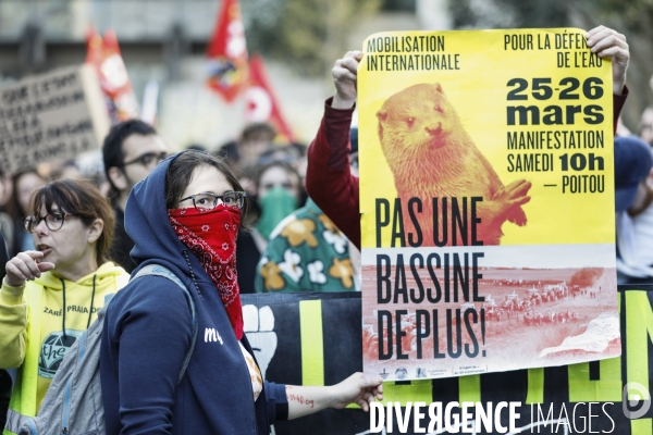 Rassemblement devant toutes les préfectures de France à l appel des Soulèvements de la terre contre la violence à Sainte-soline