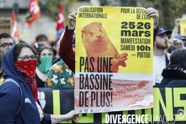 Rassemblement devant toutes les préfectures de France à l appel des Soulèvements de la terre contre la violence à Sainte-soline