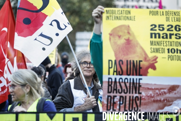 Rassemblement devant toutes les préfectures de France à l appel des Soulèvements de la terre contre la violence à Sainte-soline