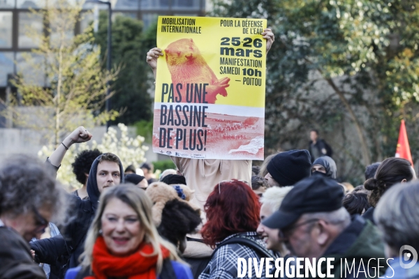 Rassemblement devant toutes les préfectures de France à l appel des Soulèvements de la terre contre la violence à Sainte-soline