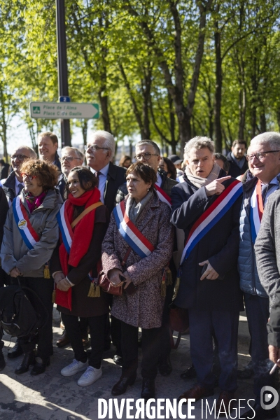 Des elus de gauche remettent une lettre contre la reforme des retraites à l Elysee