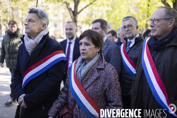 Des elus de gauche remettent une lettre contre la reforme des retraites à l Elysee
