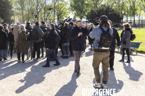 Des elus de gauche remettent une lettre contre la reforme des retraites à l Elysee