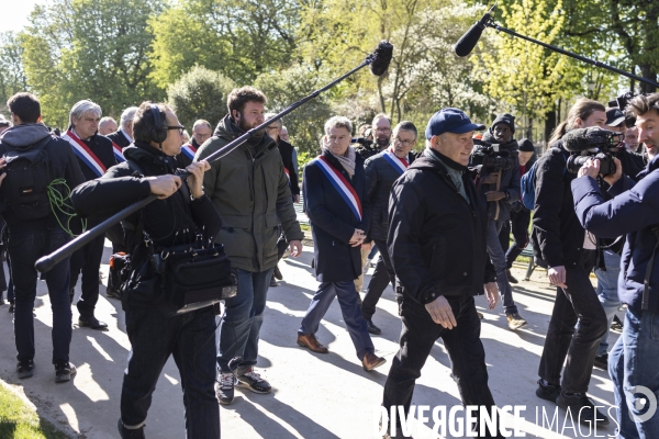 Des elus de gauche remettent une lettre contre la reforme des retraites à l Elysee