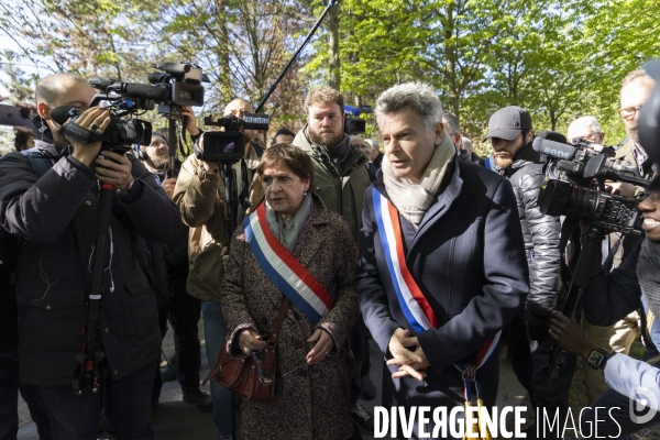 Des elus de gauche remettent une lettre contre la reforme des retraites à l Elysee