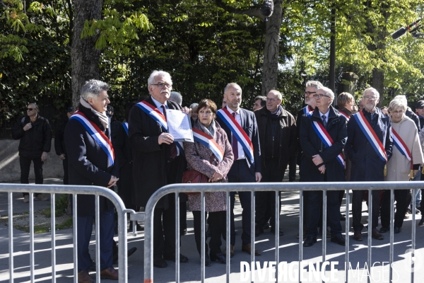 Des elus de gauche remettent une lettre contre la reforme des retraites à l Elysee
