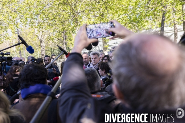 Des elus de gauche remettent une lettre contre la reforme des retraites à l Elysee