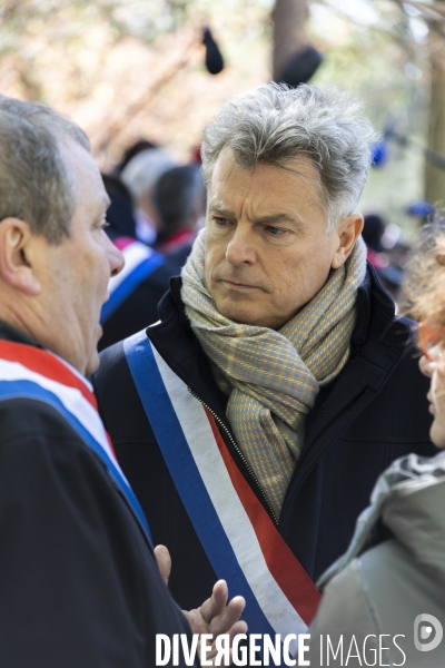 Des elus de gauche remettent une lettre contre la reforme des retraites à l Elysee