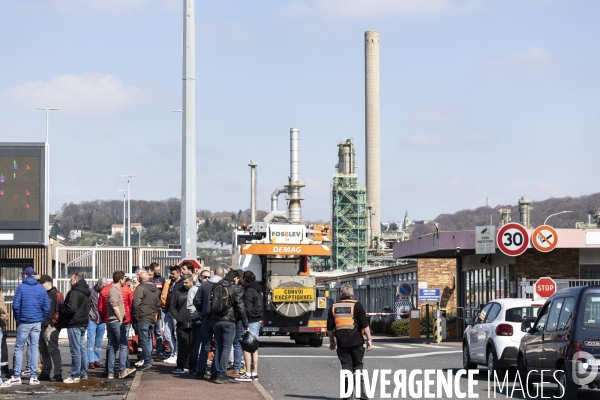 AG des salaries de la raffinerie TotalEnergies à Gonfreville l Orcher