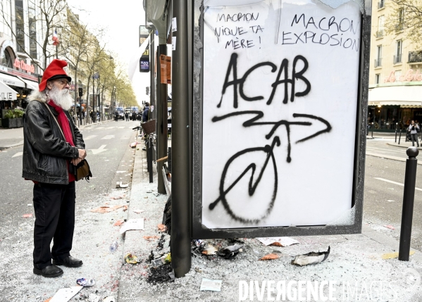 MANIFESTATION CONTRE LA REFORME DES RETRAITES, à Paris le 6/04/2023.. Dégradations sur cette 11e journée de mobilisation.