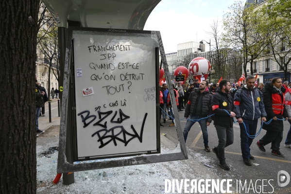 MANIFESTATION CONTRE LA REFORME DES RETRAITES, à Paris le 6/04/2023.. Dégradations sur cette 11e journée de mobilisation.