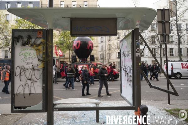 MANIFESTATION CONTRE LA REFORME DES RETRAITES, à Paris le 6/04/2023.. Dégradations sur cette 11e journée de mobilisation.