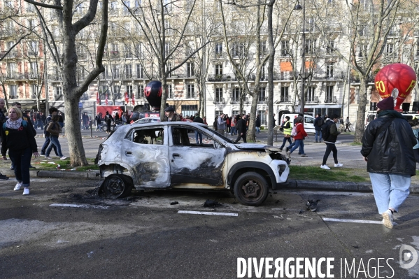 MANIFESTATION CONTRE LA REFORME DES RETRAITES, à Paris le 6/04/2023.. Dégradations sur cette 11e journée de mobilisation.